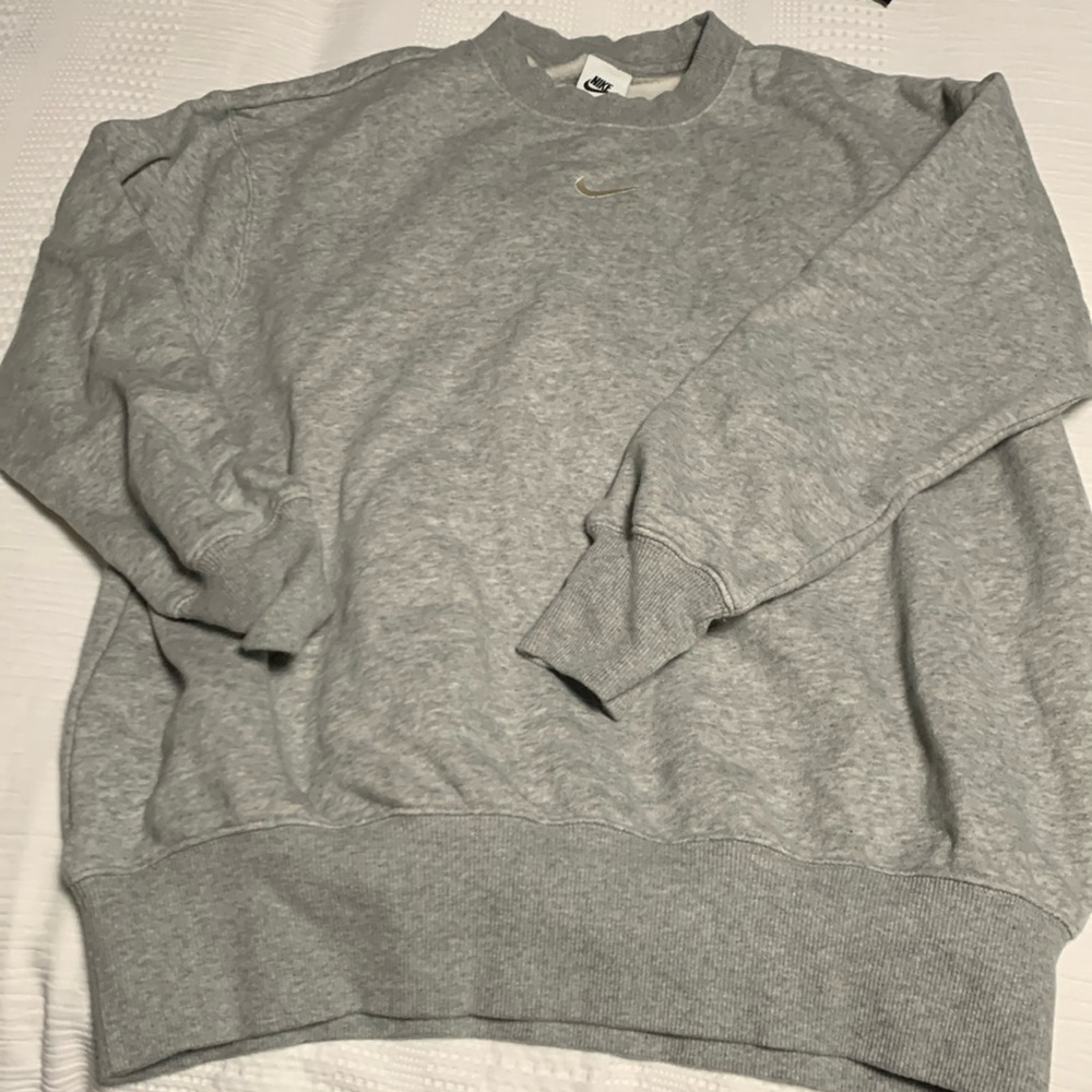 Women’s Nike xs crew neck sweatshirt